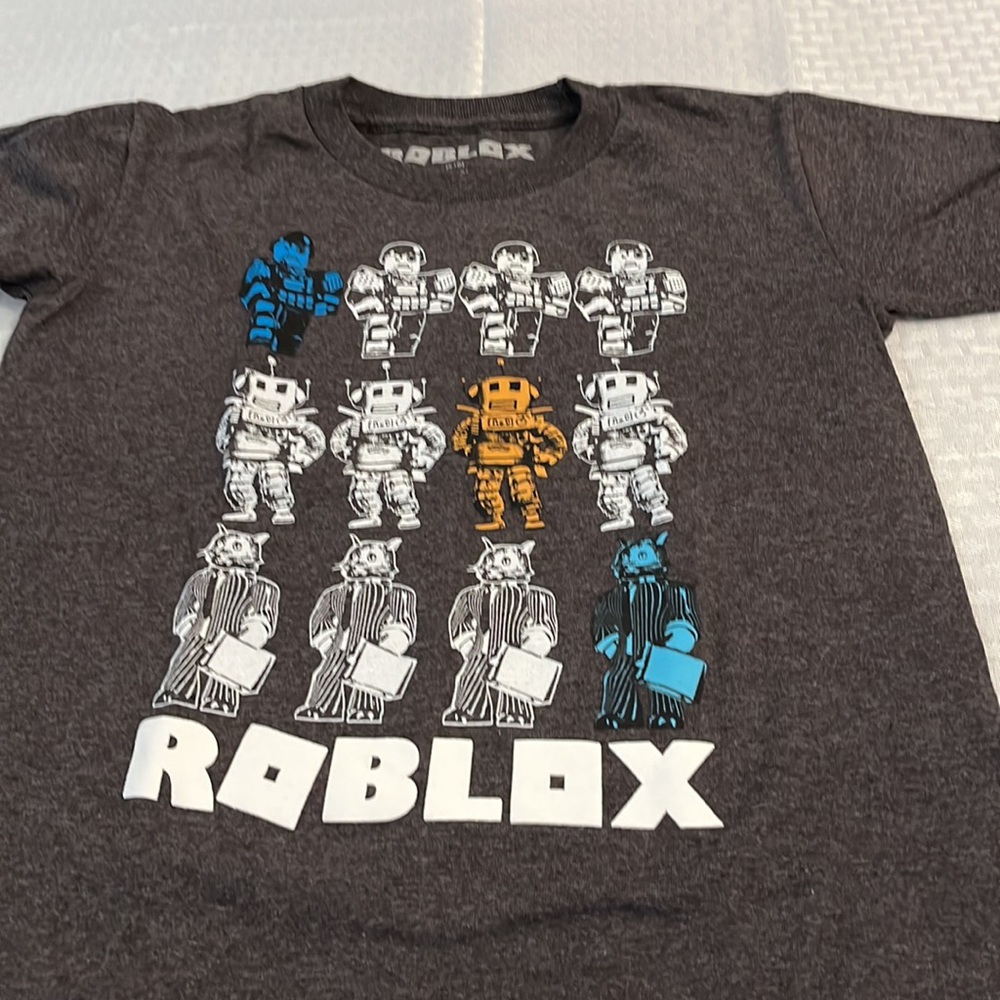 Bundle of 5 Boys T-Shirt, 4 Roblox and 1 Fortnite Short Sleeve T-shirts Size 8 - Picture 5 of 7